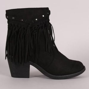 𝙇𝙖𝙨𝙩 𝙎𝙞𝙯 5.5 & 6 🖤Studded Fringe Heeled Boot